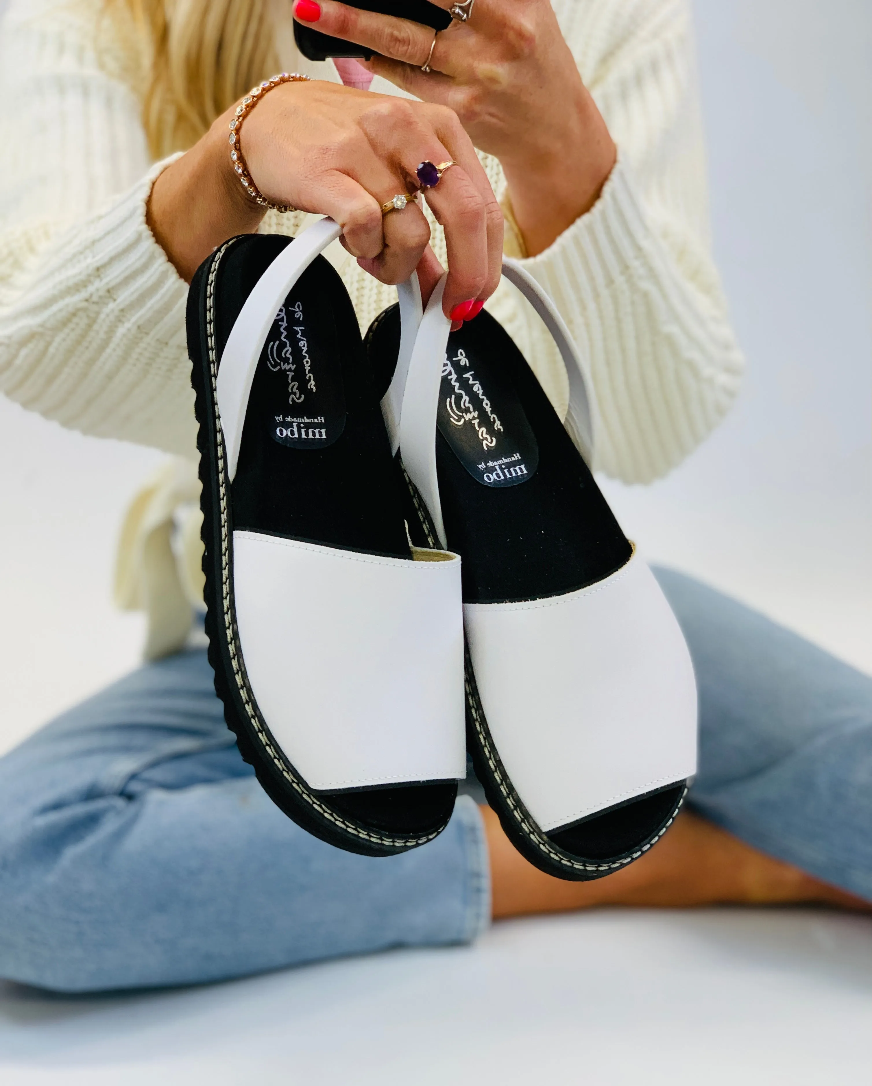 SAMPLE SALE White Leather Ergonomic Avarcas